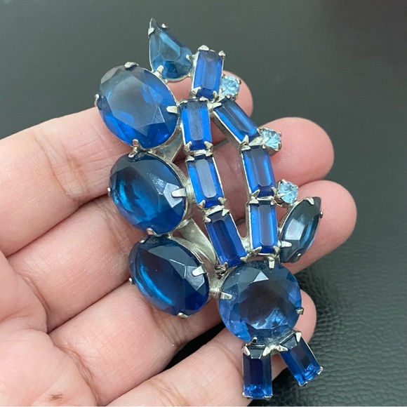 Vintage Unsigned Juliana? Cobalt Blue Silver-tone Brooch 20.5g - Picture 6 of 14